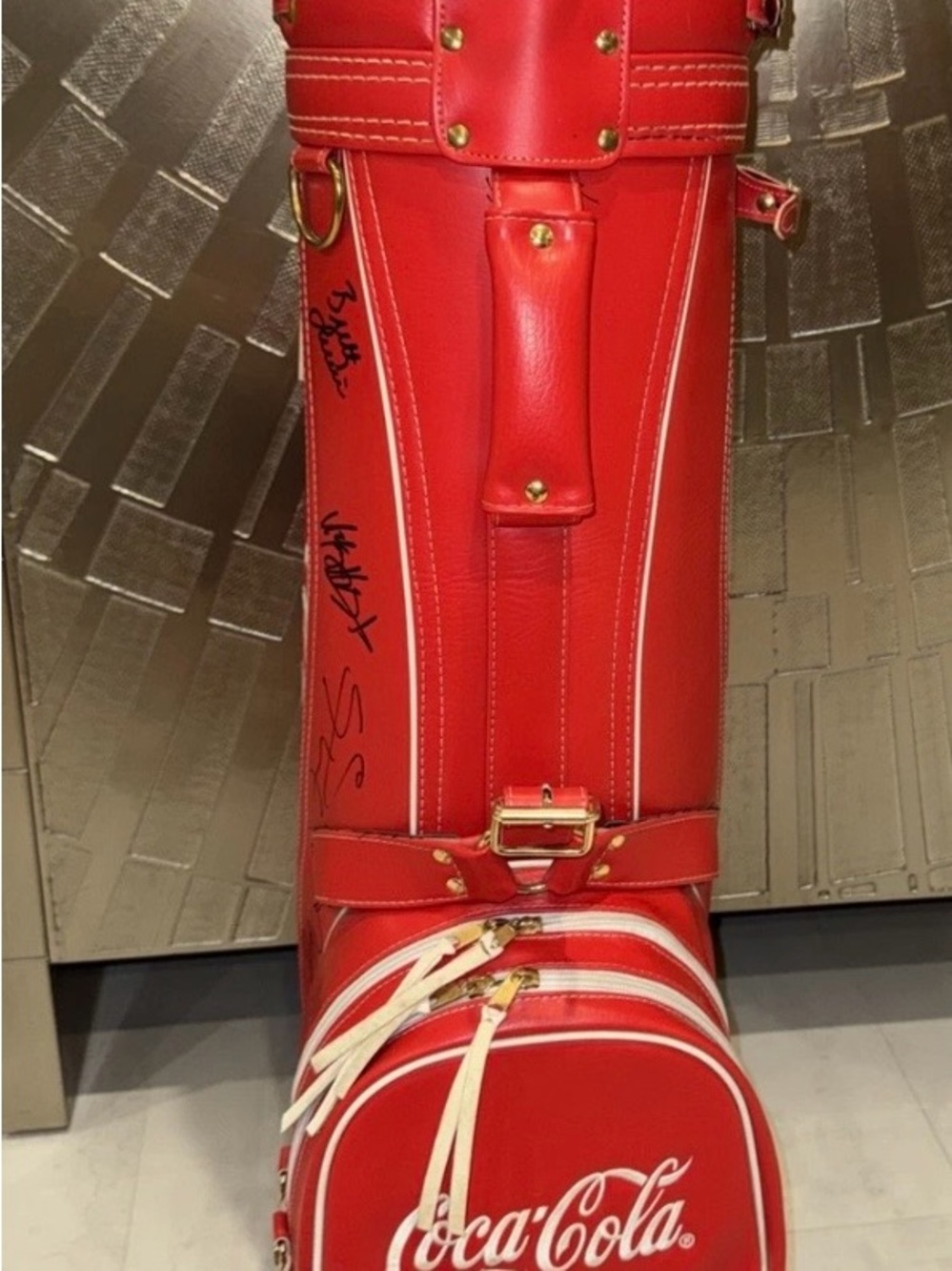 Golf Tour Bag, CoCa-Cola Collectible. 1 of kind. Signed by Various Golf Pros - Picture 3 of 6